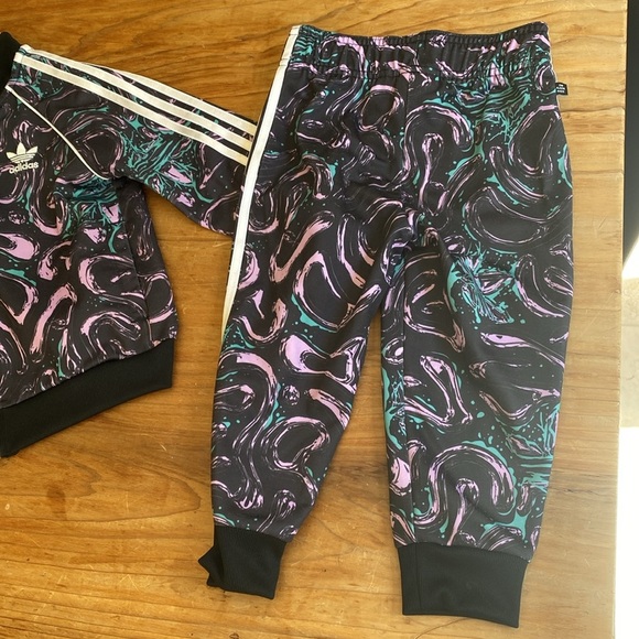 Adidas baby/Toddler Tracksuit Set - Picture 5 of 9